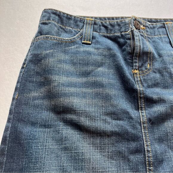 l.e.i. Women's Faded Blue Jean Skirt size 7 - Picture 5 of 9